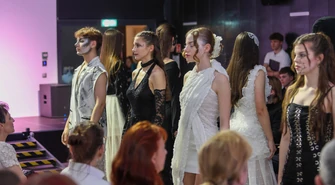 Fenomenalny pokaz mody w Mediatece. Ubrania z recyklingu zachwyciły publiczność