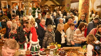 Tłumy na IV jarmarku w Hotelu Górskim. Wielkanocne smaki przyciągnęły mieszkańców regionu ZDJĘCIA