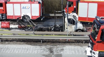 Pożar samochodu dostawczego na trasie S8. Droga zablokowana