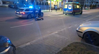 Groźny wypadek na Broniewskiego w Piotrkowie Trybunalskim. Dwie 14-latki jechały hulajnogą bez kasków, przestraszyły się i upadły