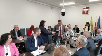 Rada Gminy Moszczenica w pełnym składzie – ślubowanie nowego radnego i ważne decyzje podczas sesji