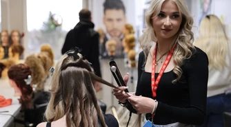 Nowoczesne pracownie i robot witający uczniów. Dni otwarte w TEB Edukacja w Piotrkowie