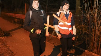 Ekstremalna Droga Krzyżowa 2026 w Piotrkowie Trybunalskim. Uczestnicy mieli do wyboru pięć tras