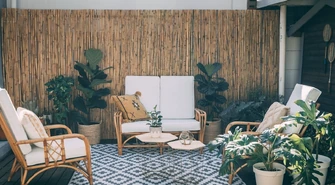 Jak dobrać rozmiar sofy ogrodowej do małego tarasu lub balkonu?