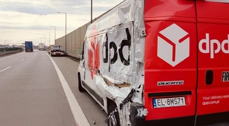 Zderzenie busa kurierskiego z ciężarówką na S8. Utrudnienia w kierunku Katowic