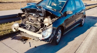 Zderzenie trzech aut na S8 w Studziankach. Jedna osoba poszkodowana