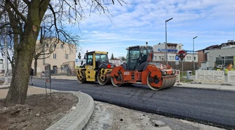 Uwaga kierowcy! Ruszyły prace bitumiczne na rondzie ks. Pecolta