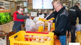 Wielkanocne paczki trafiły do potrzebujących mieszkańców 