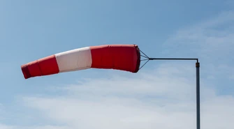 Silny wiatr nad regionem. Ostrzeżenie dla Piotrkowa Trybunalskiego i powiatu piotrkowskiego