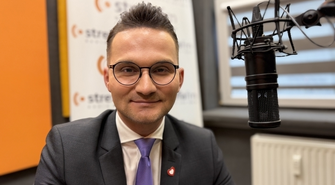 Poseł Adrian Witczak w Radiu  Strefa FM Piotrków: „Nowe inwestycje i współpraca kluczem do rozwoju miasta”