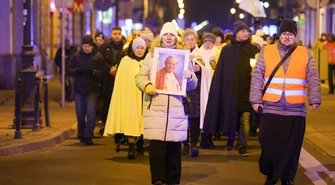 IV Marsz Papieski przeszedł ulicami Piotrkowa Trybunalskiego. Blisko 300 wiernych uczciło w wyjątkowy sposób Jana Pawła II