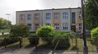 Niebezpieczny incydent w szkole. 15-latek dźgnięty nożyczkami podczas szarpaniny