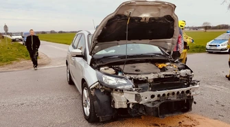 Groźny wypadek w Kamocinku w gminie Grabica. Kierujący Fordem nie zatrzymał się na stopie