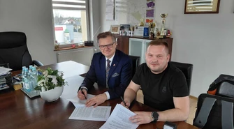 Nowa świetlica w Gajkowicach coraz bliżej – podpisano umowę na realizację inwestycji