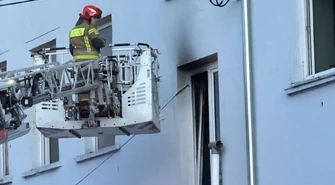 Kobieta ranna w pożarze kamienicy przy POW. Mieszkańcy bez dachu nad głową