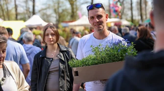 Tłumy na XIX Targach Ogrodniczych „Pamiętajmy o ogrodach” w Bykach ZDJĘCIA