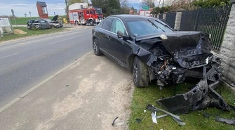 Wypadek w Biskupiej Woli (gm. Czarnocin) pod Piotrkowem Trybunalskim. W zderzeniu dwóch aut 4 osoby ranne, 12-latek w stanie ciężkim