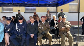 Wzruszająca uroczystość klas mundurowych w IV LO – ślubowanie pierwszoklasistów i pożegnanie kadetów