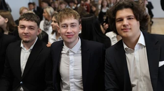 Ostatni dzwonek i… powrót za kilka dni. Maturzyści II LO zakończyli rok szkolny