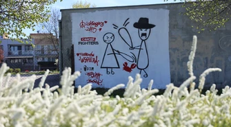 Mieszkańcy i instytucje Piotrkowa Trybunalskiego włączyły się w zbiórkę youtubera. Powstał mural, trwa również licytacja. 