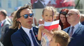 Tak świętowano 3 maja 2026 w Piotrkowie Trybunalskim. Uroczyste obchody Święta Konstytucji 3 maja i piękna defilada mundurowych