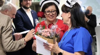 Międzynarodowy Dzień Pielęgniarek i Położnych w Piotrkowie Trybunalskim. Uroczyste podziękowania w Szpitalu Wojewódzkim im. Mikołaja Kopernika