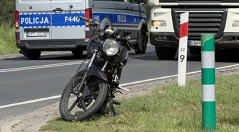 Motocyklista ranny po zderzeniu z busem na DK91 pod Piotrkowem