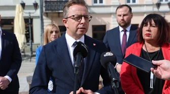 „Nie ma lepszego interesu niż Unia”. Dariusz Joński w Piotrkowie mówił o miliardach dla Polski i atomie w Bełchatowie