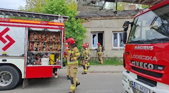 Pożar pustostanu przy ul. 1 Maja w Piotrkowie. Na miejscu strażacy i policja