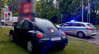 Pijana 36-latka uderzyła w pylon stacji paliw i zaczęła uciekać pieszo – zatrzymał ją policjant po służbie.