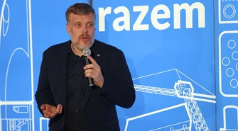Adrian Zandberg w Piotrkowie: o energetyce, mieszkaniach i ochronie zdrowia. Mieszkańcy zadawali pytania