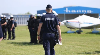 Ćwiczenia policji na lotnisku w Piotrkowie Trybunalskim. Mundurowi z całego regionu na szkoleniu