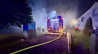 Pożar budynku gospodarczego w Kacprowie. Straty w hodowli drobiu