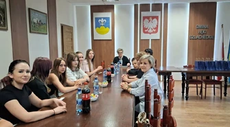 Ósmoklasiści odwiedzili Urząd Gminy Łęki Szlacheckie