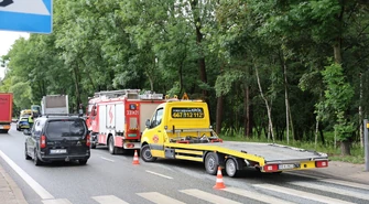 Na ulicy Sulejowskiej w Piotrkowie doszło do kolizji, w której udział wzięły samochód osobowy i dostawczy