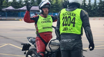 Piknik z Pasją w Piotrkowie. Motoryzacja, bezpieczeństwo i trening precyzyjnej jazdy motocyklem
