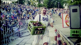 Piotrkowska Olimpiada Piwna. Niepublikowane zdjęcia z lat 90. po ponad 30 latach wróciły do Piotrkowa