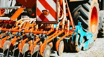 Precyzyjny dobór części do maszyn rolniczych: fundament niezawodności i wydajności