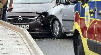 Zasłabła za kierownicą i zjechała na przeciwległy pas. Zderzenie dwóch aut na ul. Łódzkiej w Piotrkowie