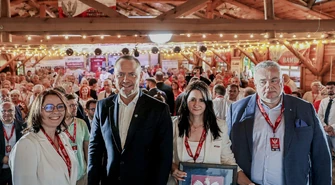 Prezydent RP Karol Nawrocki w Sulejowie. Na zjeździe Klubów „Gazety Polskiej” pojawili się także Jarosław Kaczyński, Mateusz Morawiecki i Tomasz Sakiewicz