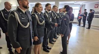 W Areszcie Śledczym w Piotrkowie Trybunalskim odbyła się uroczysta odprawa, podczas której wręczono odznaczenia oraz akty nadania wyższych stopni służbowych.