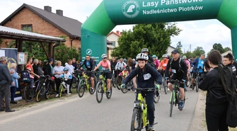 VI Rodzinny Rajd Rowerowy i Łazowski Bieg Przełajowy w Łazach Dąbrowie