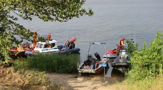 Tragiczne utonięcie w gminie Czarnocin. Strażacy wyłowili ciało 28-letniego mężczyzny