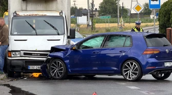 Trzy samochody zderzyły się na skrzyżowaniu w Siomkach