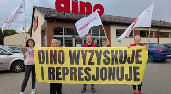  Protest w DINO w Piotrkowie.  Zwolnione pracownice wsparł Piotr Ikonowicz