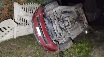 Groźnie na DK74 w Jaksonku. Zderzyły się dwa auta