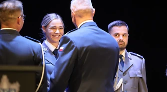 Piotrkowscy policjanci świętowali w Miejskim Ośrodku Kultury. Wręczono awanse i odznaczenia