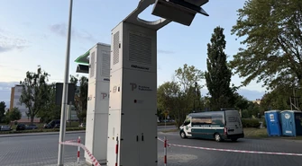 Mężczyzna został porażony prądem na stacji ładowania autobusów w Piotrkowie. 30-latek trafił do szpitala
