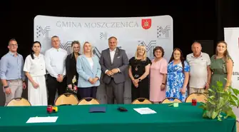 Ponad 431 tys. zł wsparcia dla Gminy Czarnocin. Podpisano umowy na kolejne inwestycje i projekty społeczne