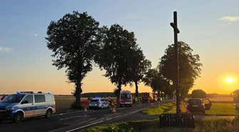Koszmarny wypadek niedaleko Sulejowa. Nie żyje dwoje dzieci w wieku 9 i 11 lat, DK74 zablokowana